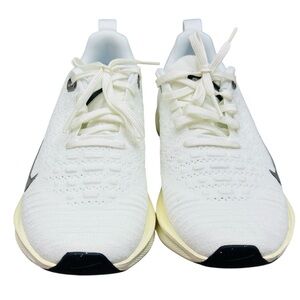 Nike White and Black Sneakers